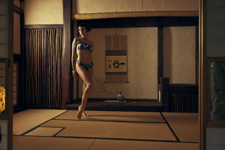 Strój kąpielowy damski Arena Women's Fun Planet Bikini Bandeau Black Multi